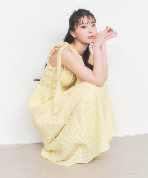 REDYAZEL（レディアゼル）の「リボンショルダーフリルキャミワンピース（ワンピース・レディース・ブラック/イエロー/オフホワイト・SMALL/MEDIUM）」の3枚目の写真