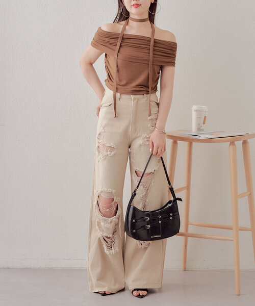 Chico（チコ）の「【完売カラー再販開始/新色追加】シアーオフショルチョーカーT（Tシャツ/カットソー・レディース・ブルー/ブラック/ホワイト/ベージュ/レッド/ブラウン・FREE）」の17枚目の写真