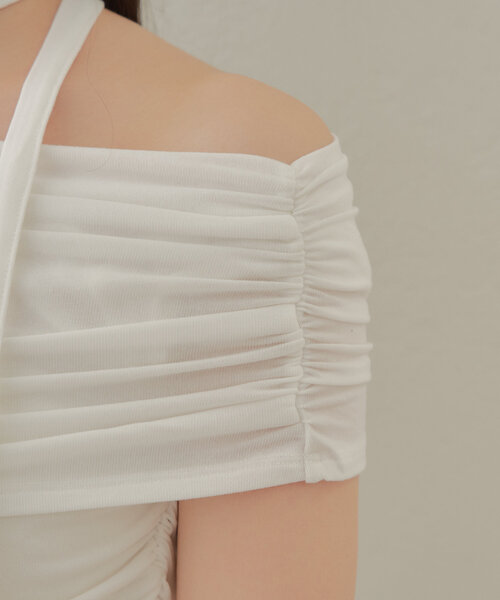 Chico（チコ）の「【完売カラー再販開始/新色追加】シアーオフショルチョーカーT（Tシャツ/カットソー・レディース・ブルー/ブラック/ホワイト/ベージュ/レッド/ブラウン・FREE）」の11枚目の写真