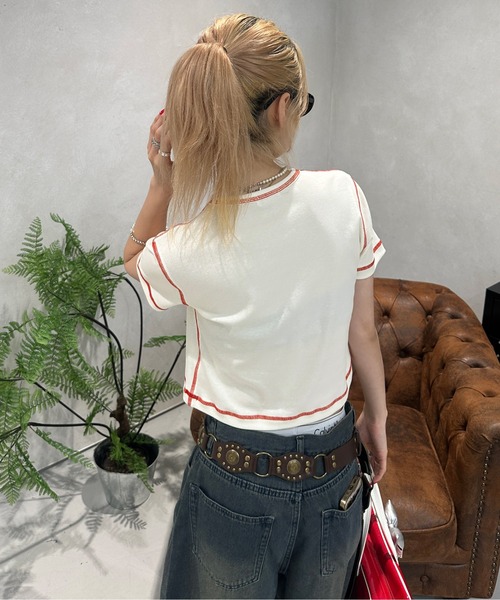sedacle girl(セダクルガール)の「グリッタープリントロゴ配色ピチTEE(Tシャツ/カットソー・レディース・オフホワイト/チャコールグレー・SMALL/MEDIUM)」の5枚目の写真