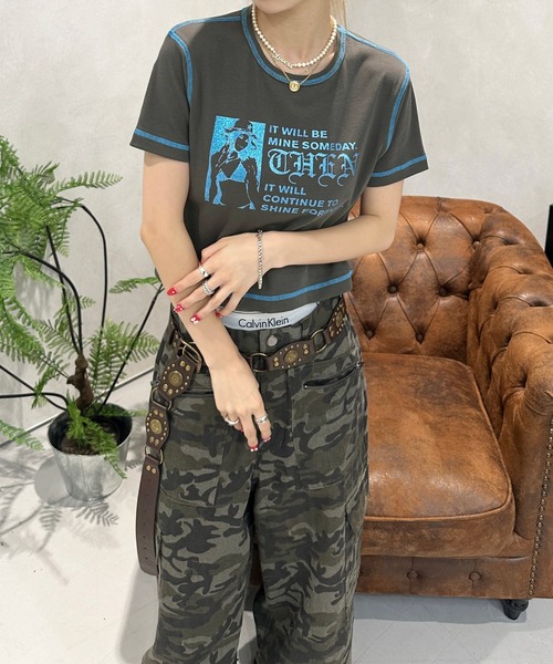 sedacle girl(セダクルガール)の「グリッタープリントロゴ配色ピチTEE(Tシャツ/カットソー・レディース・オフホワイト/チャコールグレー・SMALL/MEDIUM)」の9枚目の写真