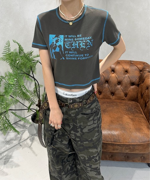 sedacle girl(セダクルガール)の「グリッタープリントロゴ配色ピチTEE(Tシャツ/カットソー・レディース・オフホワイト/チャコールグレー・SMALL/MEDIUM)」の10枚目の写真