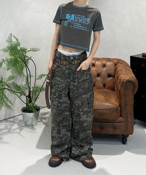 sedacle girl(セダクルガール)の「グリッタープリントロゴ配色ピチTEE(Tシャツ/カットソー・レディース・オフホワイト/チャコールグレー・SMALL/MEDIUM)」の13枚目の写真