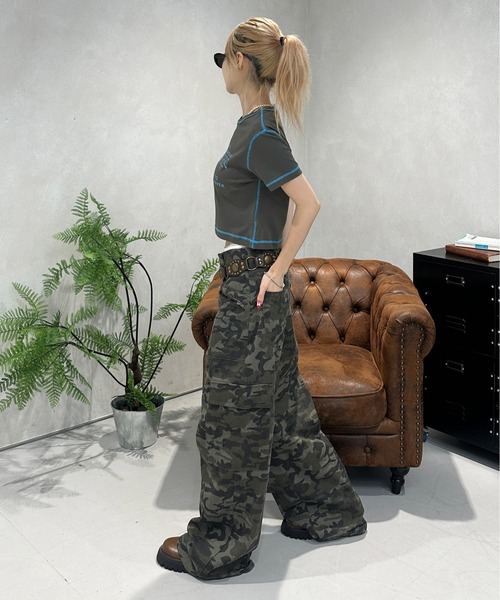 sedacle girl(セダクルガール)の「グリッタープリントロゴ配色ピチTEE(Tシャツ/カットソー・レディース・オフホワイト/チャコールグレー・SMALL/MEDIUM)」の15枚目の写真