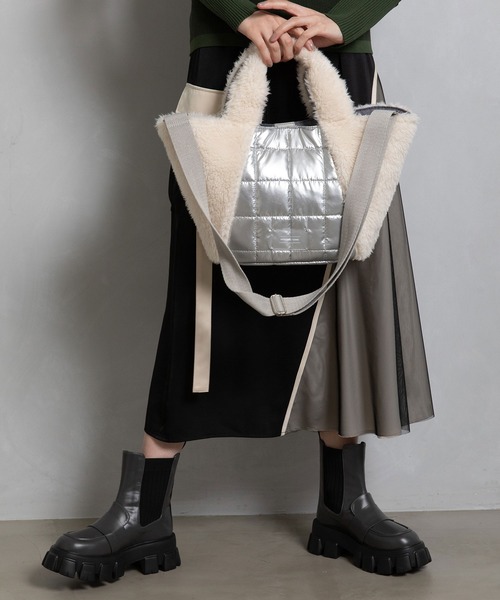 MARECHAL TERRE（マルシャルテル）の「ボアバッグ（ショルダーバッグ・レディース・ブラック/シルバー/ワインレッド/ライトグレー・FREE）」の4枚目の写真