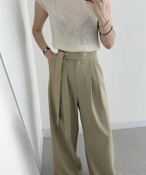 ECLIN（エクラン）の「サイドリボンハイウエストセミワイドパンツ（その他パンツ・レディース・グレイッシュベージュ/ブラック/グリーン・S/M/L）」の2枚目の写真