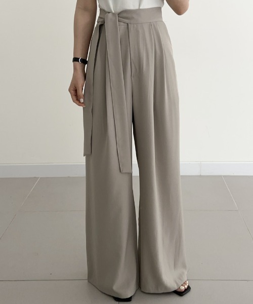 ECLIN（エクラン）の「サイドリボンハイウエストセミワイドパンツ（その他パンツ・レディース・グレイッシュベージュ/ブラック/グリーン・S/M/L）」の20枚目の写真