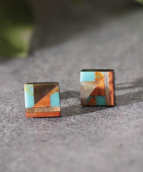 チチカカ（チチカカ）の「キカスクエアピアス（ピアス（両耳用）・レディース・ホワイト/ブルー・FREE）」の2枚目の写真