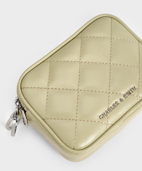 CHARLES & KEITH（チャールズ & キース）の「Apfra アップフラ キルトリスレットポーチ（ポーチ・レディース・ブラック/クリーム/セージグリーン・XXS）」の14枚目の写真