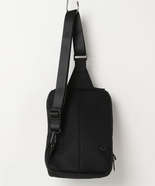 RAW.C(ロークリエイト)の「FUNCTIONAL/ファンクショナル ボディバッグ LIGHT WEIGHT UTILITY SQUARE SLING 撥水 軽量 RCB-091TI(ボディバッグ/ウエストポーチ・メンズ・ブラック・FREE)」の2枚目の写真