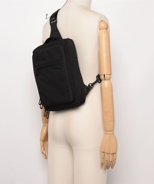 RAW.C(ロークリエイト)の「FUNCTIONAL/ファンクショナル ボディバッグ LIGHT WEIGHT UTILITY SQUARE SLING 撥水 軽量 RCB-091TI(ボディバッグ/ウエストポーチ・メンズ・ブラック・FREE)」の5枚目の写真