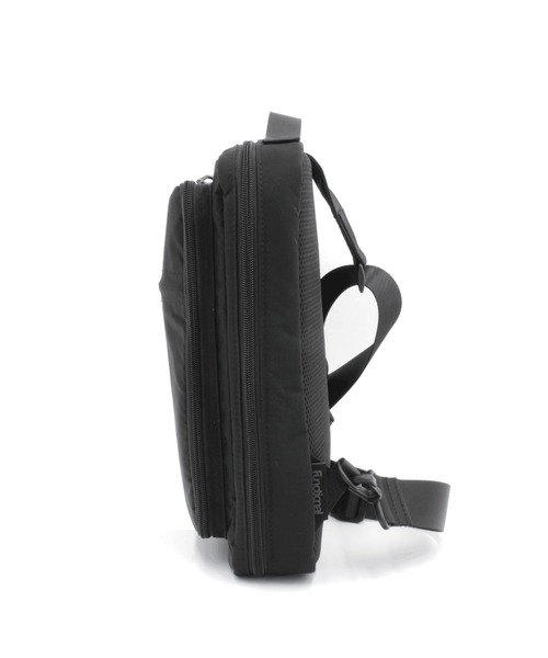 RAW.C(ロークリエイト)の「FUNCTIONAL/ファンクショナル ボディバッグ LIGHT WEIGHT UTILITY SQUARE SLING 撥水 軽量 RCB-091TI(ボディバッグ/ウエストポーチ・メンズ・ブラック・FREE)」の9枚目の写真