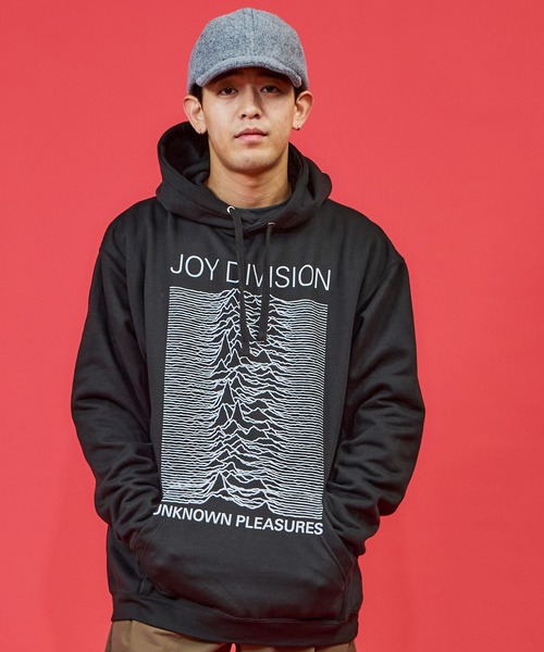 MUSIC TEE(ミュージックティー)の「PULL OVER HOODIE JOY DIVISION “U/K PLEASURES”/プルオーヴァー フーディ― ジョイ ディビジョン "アンノウン プレジャーズ”(パーカー・メンズ・ブラック・MEDIUM/X-LARGE/XX-LARGE/LARGE)」の3枚目の写真