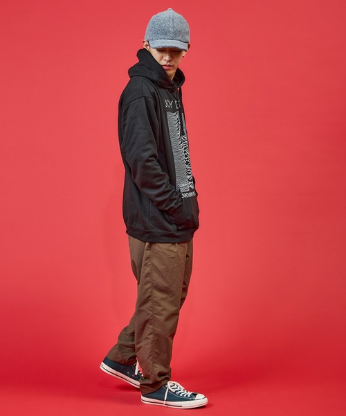 MUSIC TEE(ミュージックティー)の「PULL OVER HOODIE JOY DIVISION “U/K PLEASURES”/プルオーヴァー フーディ― ジョイ ディビジョン "アンノウン プレジャーズ”(パーカー・メンズ・ブラック・MEDIUM/X-LARGE/XX-LARGE/LARGE)」の5枚目の写真
