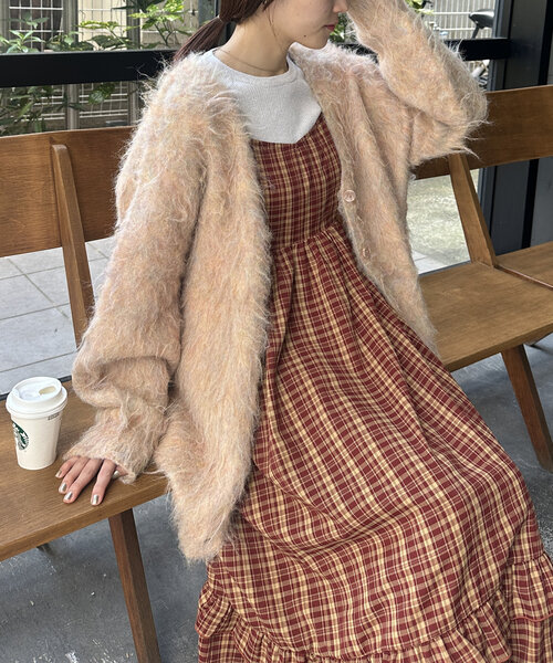 w closet(ダブルクローゼット)の「【6色展開】MIXシャギービッグニットカーディガン(カーディガン/ボレロ・レディース・チャコールグレー/ブルー/アイボリー/オレンジ/パープル/グリーン・FREE)」の6枚目の写真