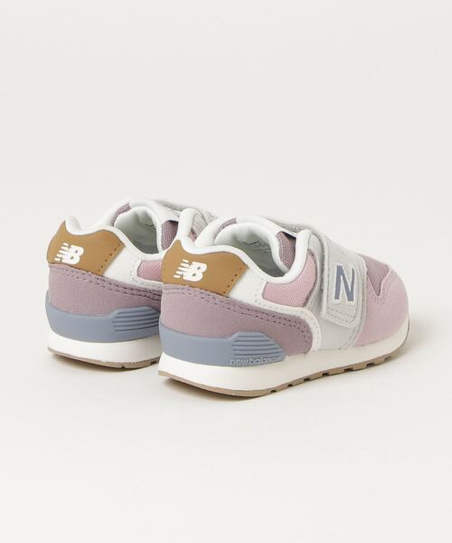 NEW BALANCE(ニューバランス)の「996(スニーカー・キッズ・グレー×ピンク/グレー系その他・16.5cm/12.5cm/14.5cm/15.5cm/13.5cm/15.0cm/16.0cm/14.0cm/13.0cm/12.0cm)」の6枚目の写真