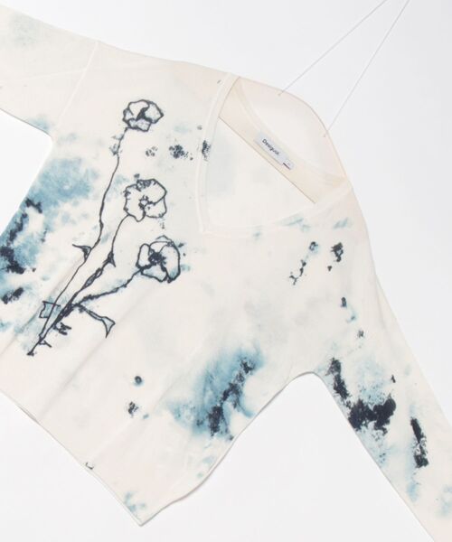 Desigual（デシグアル）の「ポピー柄のセーター（ニット/セーター・レディース・ホワイト・XS/S/M/L/XL）」の3枚目の写真