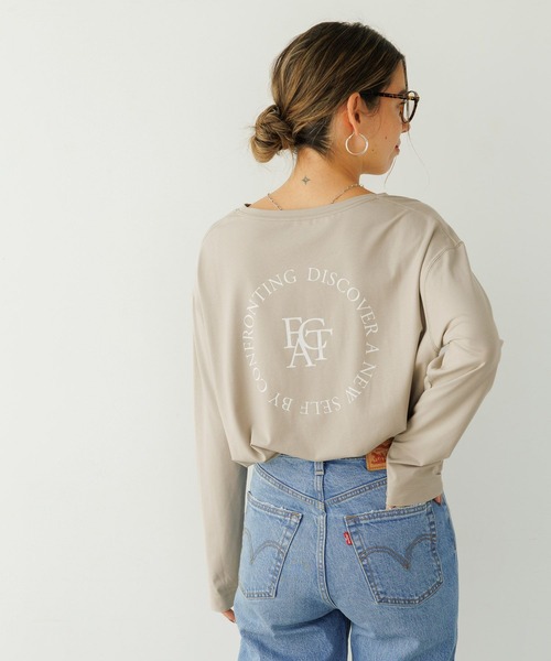 BAYFLOW（ベイフロー）の「[シルキータッチの肌触り]アソートロゴロングスリーブT（Tシャツ/カットソー・レディース・カーキ/ブラック/ベージュ/オフホワイト・MEDIUM/SMALL）」の4枚目の写真