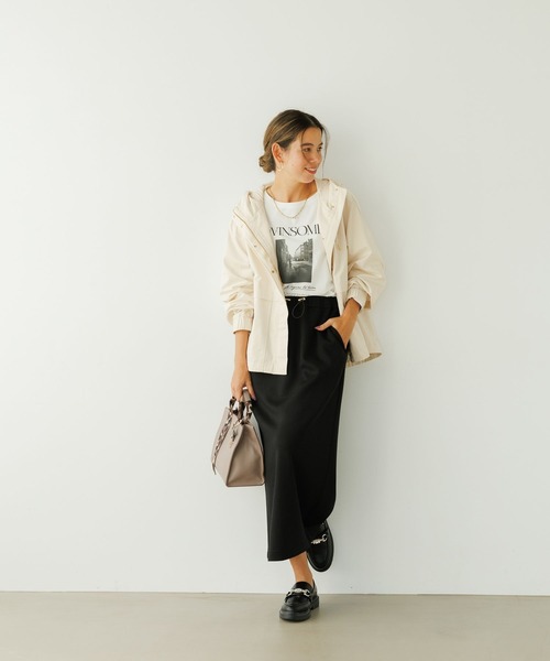 BAYFLOW（ベイフロー）の「[シルキータッチの肌触り]アソートロゴロングスリーブT（Tシャツ/カットソー・レディース・カーキ/ブラック/ベージュ/オフホワイト・MEDIUM/SMALL）」の8枚目の写真