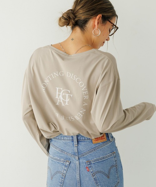 BAYFLOW（ベイフロー）の「[シルキータッチの肌触り]アソートロゴロングスリーブT（Tシャツ/カットソー・レディース・カーキ/ブラック/ベージュ/オフホワイト・MEDIUM/SMALL）」の18枚目の写真