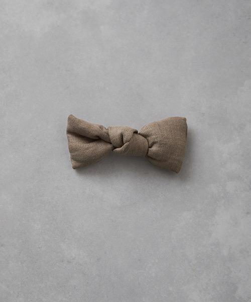riziere（リジェール）の「リネン蝶ネクタイ（ボタン取り外しシャツ対応）（蝶ネクタイ・キッズ・ブラウン/ピンクベージュ/ナチュラル・FREE）」の6枚目の写真