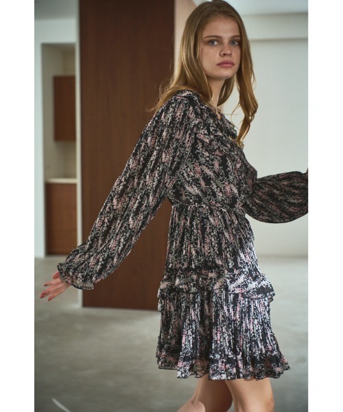 Estella.K(エステラケー)の「Zola Floral Dress ラッフルプリーツプリントミニマムドレス(ワンピース・レディース・パープル系/ブラック系・FREE)」の11枚目の写真