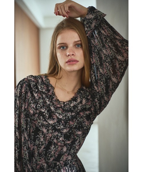 Estella.K(エステラケー)の「Zola Floral Dress ラッフルプリーツプリントミニマムドレス(ワンピース・レディース・パープル系/ブラック系・FREE)」の13枚目の写真