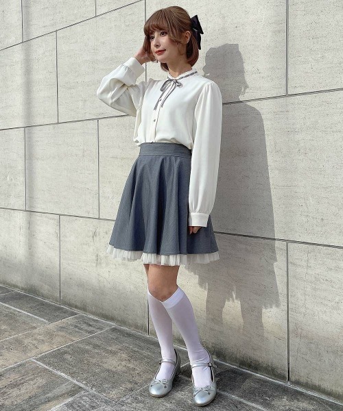 F i.n.t(フィント)の「裾チュールサーキュラーミニスカート/fint フィント(スカート・レディース・オフホワイト/ブラック/グレー/ネイビー・FREE)」の6枚目の写真