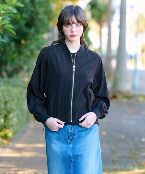 DRESSTERIOR(ドレステリア)の「【サステナブル】2WAYシルエットMA1(ブルゾン・レディース・ブラック/サンドベージュ・34/36/38)」の3枚目の写真