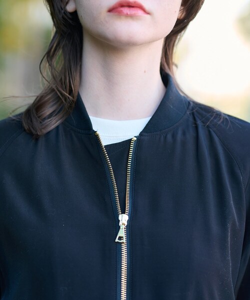 DRESSTERIOR(ドレステリア)の「【サステナブル】2WAYシルエットMA1(ブルゾン・レディース・ブラック/サンドベージュ・34/36/38)」の7枚目の写真