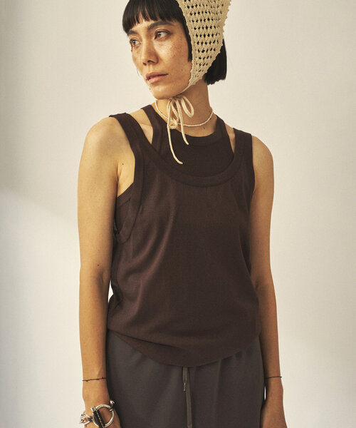 Whim Gazette(ウィムガゼット)の「【GEMINI】レイヤードノースリニット(ニット/セーター・レディース・ブラウン/ブラック・FREE)」の6枚目の写真