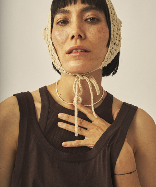 Whim Gazette(ウィムガゼット)の「【GEMINI】レイヤードノースリニット(ニット/セーター・レディース・ブラウン/ブラック・FREE)」の7枚目の写真