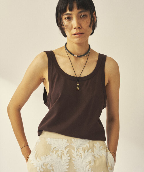 Whim Gazette(ウィムガゼット)の「【GEMINI】レイヤードノースリニット(ニット/セーター・レディース・ブラウン/ブラック・FREE)」の9枚目の写真