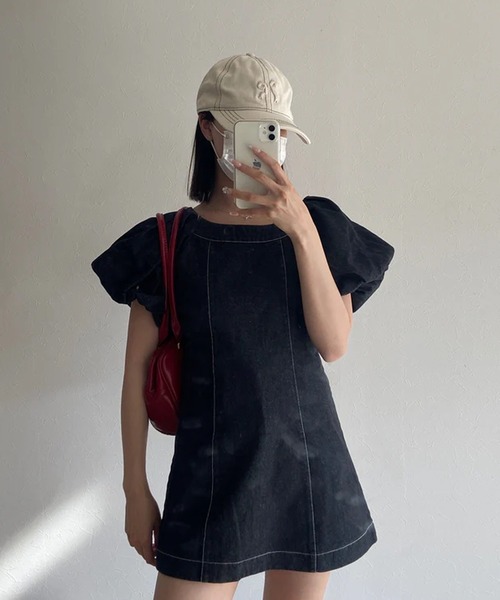 merrylatte（メリーラテ）の「バルーンスリーブデニムミニワンピ（ワンピース・レディース・インディゴブルー/ホワイト/ブラック・FREE）」の4枚目の写真