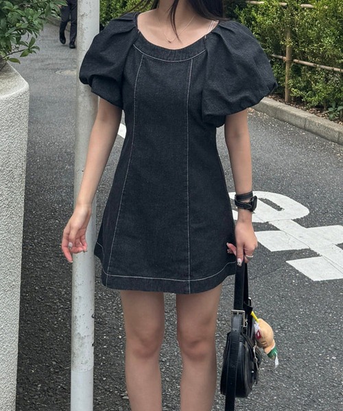 merrylatte（メリーラテ）の「バルーンスリーブデニムミニワンピ（ワンピース・レディース・インディゴブルー/ホワイト/ブラック・FREE）」の5枚目の写真