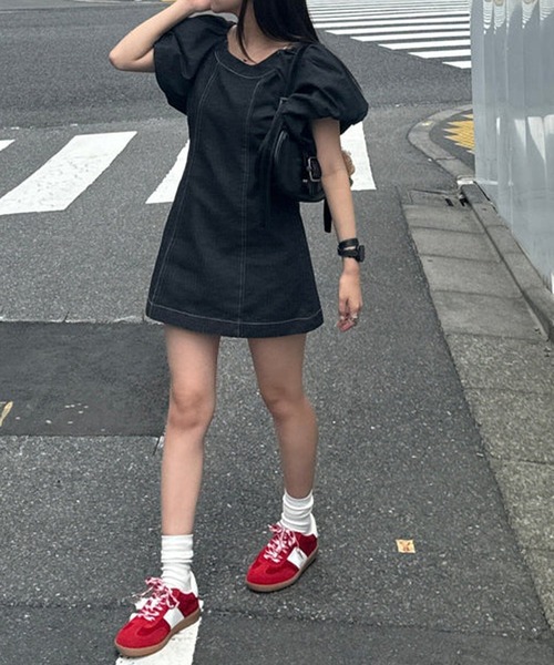 merrylatte（メリーラテ）の「バルーンスリーブデニムミニワンピ（ワンピース・レディース・インディゴブルー/ホワイト/ブラック・FREE）」の8枚目の写真