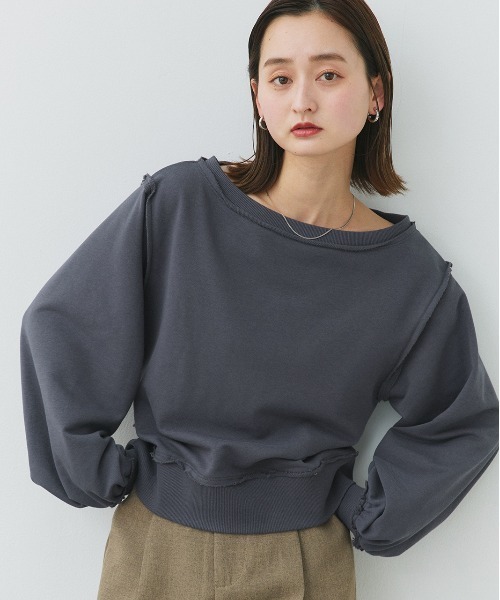ad thie（アドティエ）の「アウトシーム オフショル スウェットプルオーバー（スウェット・レディース・チャコール/アイボリー/杢グレー・FREE）」の3枚目の写真