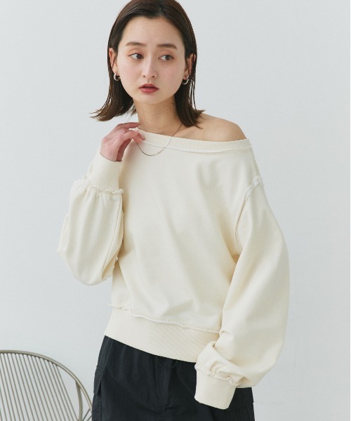 ad thie（アドティエ）の「アウトシーム オフショル スウェットプルオーバー（スウェット・レディース・チャコール/アイボリー/杢グレー・FREE）」の17枚目の写真