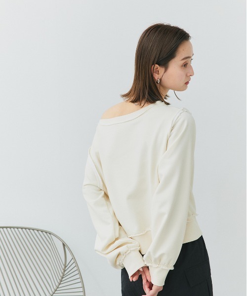 ad thie（アドティエ）の「アウトシーム オフショル スウェットプルオーバー（スウェット・レディース・チャコール/アイボリー/杢グレー・FREE）」の18枚目の写真