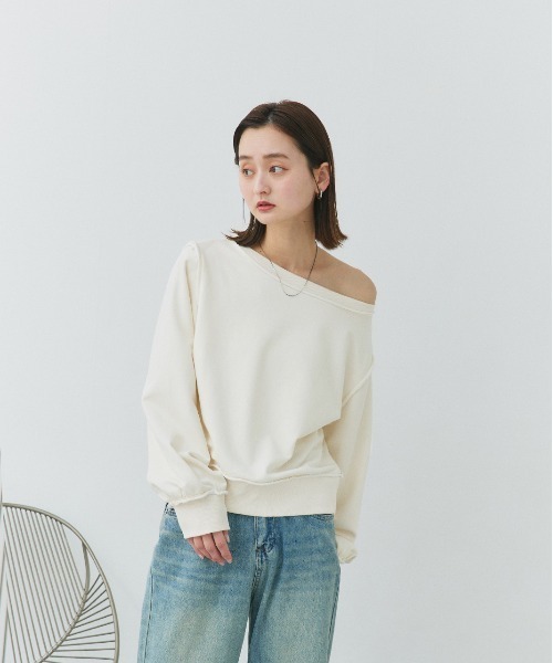 ad thie（アドティエ）の「アウトシーム オフショル スウェットプルオーバー（スウェット・レディース・チャコール/アイボリー/杢グレー・FREE）」の12枚目の写真