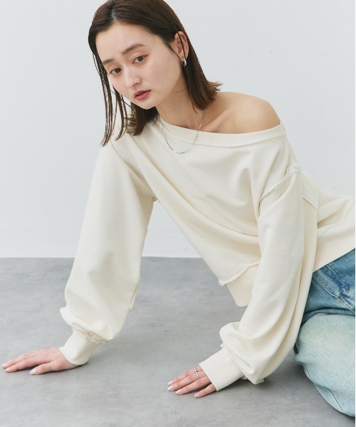 ad thie（アドティエ）の「アウトシーム オフショル スウェットプルオーバー（スウェット・レディース・チャコール/アイボリー/杢グレー・FREE）」の13枚目の写真
