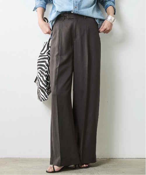 CHIC STYLE（シックスタイル）の「レーヨン麻タックワイドパンツ＜大きいサイズ有＞シックスタイル（スラックス・レディース・オフホワイト/チャコール・5L/4L/3L/LL/L/M）」の2枚目の写真