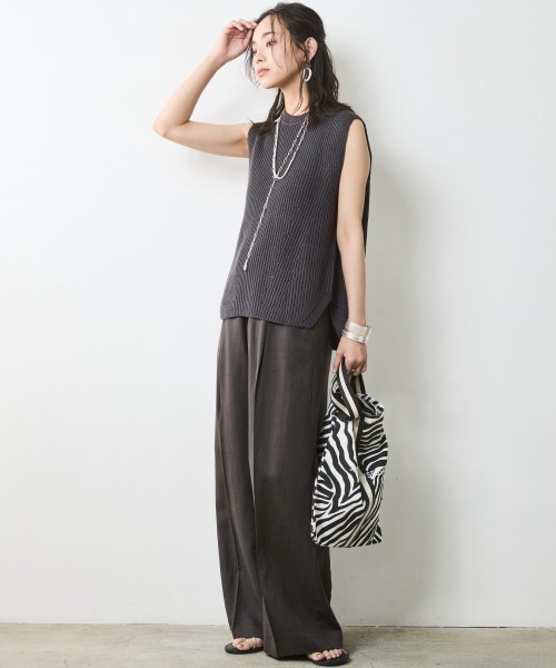 CHIC STYLE（シックスタイル）の「レーヨン麻タックワイドパンツ＜大きいサイズ有＞シックスタイル（スラックス・レディース・オフホワイト/チャコール・5L/4L/3L/LL/L/M）」の4枚目の写真