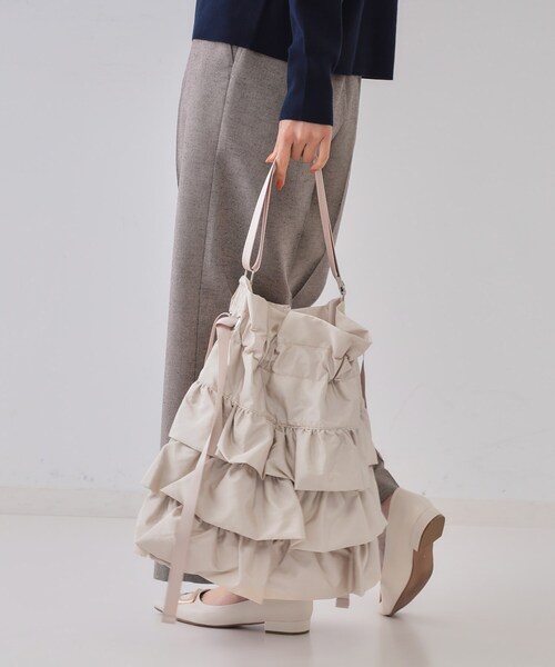 OPAQUE.CLIP（オペークドットクリップ）の「【長さ調整可能】ドロストリボンフリルティアードショルダーバッグ（ショルダーバッグ・レディース・グレー/ブラック/グリーン系/ベージュ・00）」の4枚目の写真