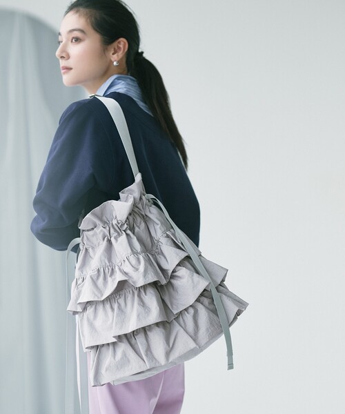 OPAQUE.CLIP（オペークドットクリップ）の「【長さ調整可能】ドロストリボンフリルティアードショルダーバッグ（ショルダーバッグ・レディース・グレー/ブラック/グリーン系/ベージュ・00）」の5枚目の写真