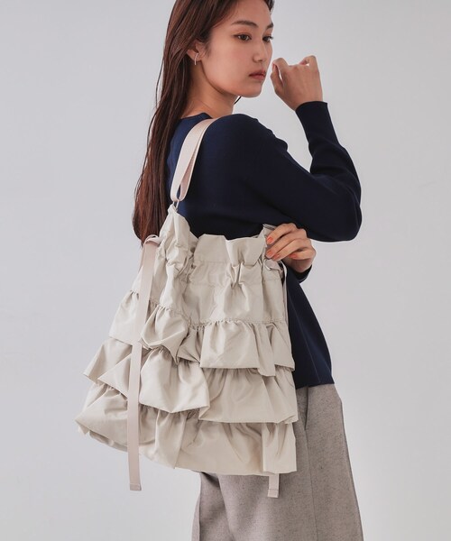 OPAQUE.CLIP（オペークドットクリップ）の「【長さ調整可能】ドロストリボンフリルティアードショルダーバッグ（ショルダーバッグ・レディース・グレー/ブラック/グリーン系/ベージュ・00）」の10枚目の写真