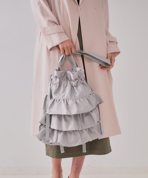 OPAQUE.CLIP（オペークドットクリップ）の「【長さ調整可能】ドロストリボンフリルティアードショルダーバッグ（ショルダーバッグ・レディース・グレー/ブラック/グリーン系/ベージュ・00）」の12枚目の写真