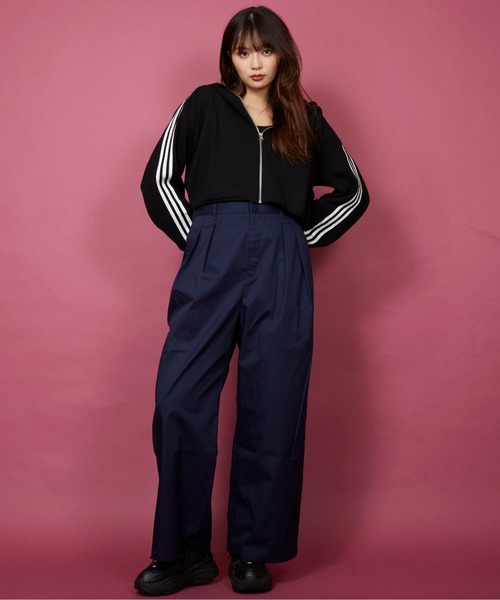 unrelaxing（アンリラクシング）の「ツータックボリュームワイドスラックス（スラックス・メンズ・ネイビー/ブラック・マルチサイズ）」の3枚目の写真