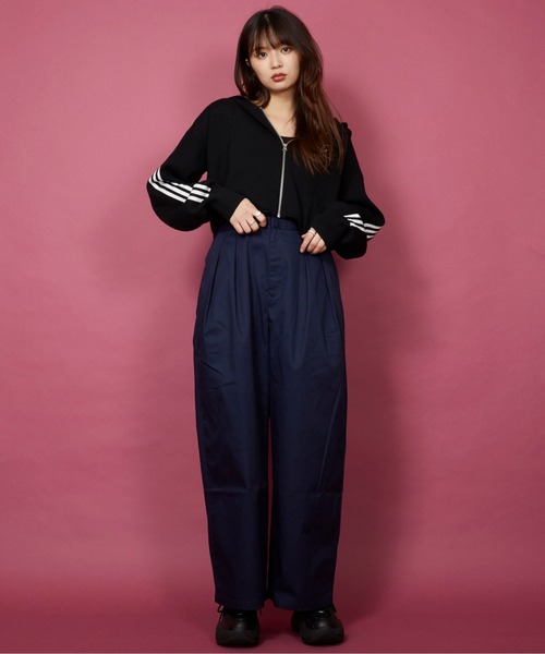 unrelaxing（アンリラクシング）の「ツータックボリュームワイドスラックス（スラックス・メンズ・ネイビー/ブラック・マルチサイズ）」の4枚目の写真