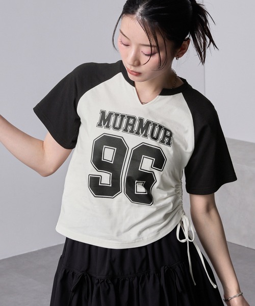 nui nullu(ヌイヌル)の「【nui nullu】サイドシャーリングリボンキーネックナンバリングラグランTシャツ(Tシャツ/カットソー・レディース・ネイビー/チャコールグレー/ブラック/ワイン/サックスブルー・FREE)」の7枚目の写真